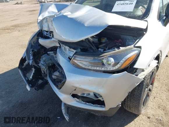 ✅ 2020 Chevrolet Trax LT • VIN: 3GNCJPSB2LL324678 • Lot: 43485640. Wystawiony na IAAI z przebiegiem Nie podano. Bezpłatny archiwum sprzedaży aukcyjnych z USA i szczegółowy raport historii pojazdu na DreamBid. Zdjęcie 6.