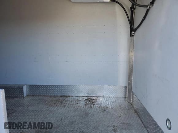 ✅ 2018 Ford Transit • VIN: 1FTBW3XMXJKB40404 • Lot: 50774585. Wystawiony na Copart z przebiegiem Nie podano. Bezpłatny archiwum sprzedaży aukcyjnych z USA i szczegółowy raport historii pojazdu na DreamBid. Zdjęcie 11.