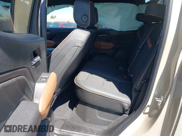 ✅ 2023 GMC Canyon 4WD AT4 • VIN: 1GTP6DEK8P1268880 • Lot: 41992993. Listed on IAAI with 20,365 mi. Free auction sales archive from the USA and detailed vehicle history report at DreamBid. Image 8.