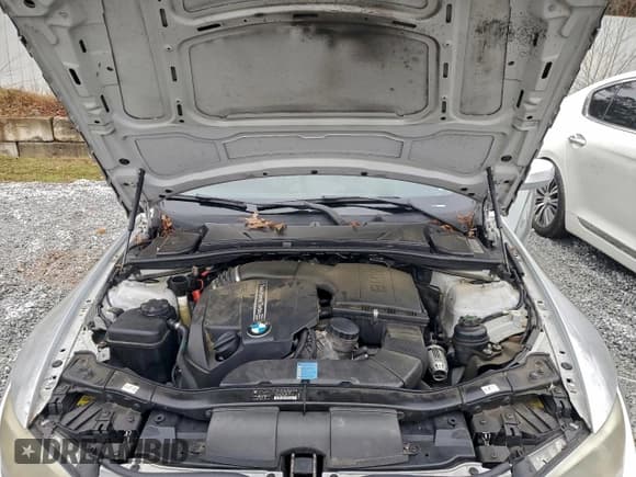 ✅ 2011 BMW 3 Series 335i xDrive • VIN: WBAKF9C54BE618900 • Лот: 95981765. Опубликован ранее на Copart с пробегом 145 856 миль. Бесплатный доступ к архиву аукционных продаж из США и подробный отчёт об истории автомобиля на DreamBid. Изображение 11.