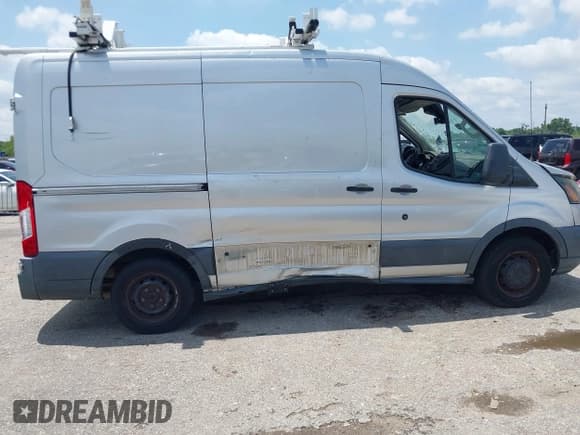 ✅ 2016 Ford Transit Cargo • VIN: 1FTYE1CM0GKB33378 • Lot: 42327987. Wystawiony na IAAI z przebiegiem 156 020 mil. Bezpłatny archiwum sprzedaży aukcyjnych z USA i szczegółowy raport historii pojazdu na DreamBid. Zdjęcie 13.