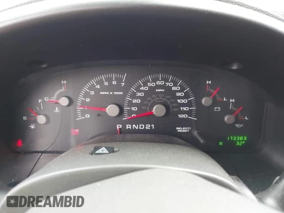 ✅ 2003 Ford Expedition XLT Value • VIN: 1FMPU16W13LC06625 • Lot: 43819356. Wystawiony na IAAI z przebiegiem 173 383 mil. Bezpłatny archiwum sprzedaży aukcyjnych z USA i szczegółowy raport historii pojazdu na DreamBid. Zdjęcie 7.