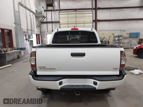 ✅ 2014 Toyota Tacoma • VIN: 3TMLU4EN5EM158285 • Lot: 42583384. Listed on IAAI with 11,353 mi. Free auction sales archive from the USA and detailed vehicle history report at DreamBid. Image 17.