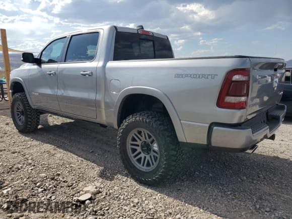 ✅ 2022 Ram 1500 Laramie • VIN: 1C6SRFJM7NN224144 • Лот: 63151434. Опубликован ранее на Copart с пробегом 22 497 миль. Бесплатный доступ к архиву аукционных продаж из США и подробный отчёт об истории автомобиля на DreamBid. Изображение 2.