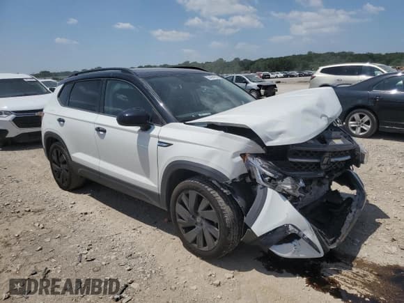 ✅ 2024 Volkswagen Taos SE Black • VIN: 3VVLX7B26RM112782 • Lot: 64684795. Listed on Copart with 11,172 mi. Free auction sales archive from the USA and detailed vehicle history report at DreamBid. Image 4.
