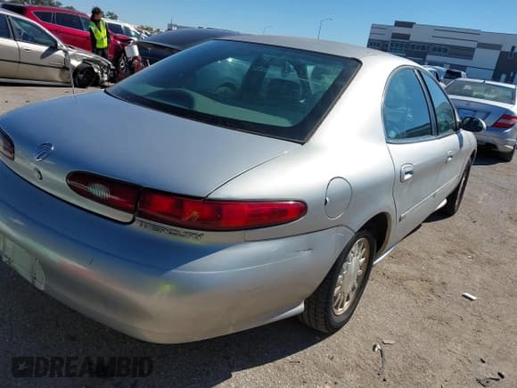 ✅ 1996 Mercury Sable LS • VIN: 1MELM53S8TA639588 • Lot: 43575098. Wystawiony na IAAI z przebiegiem 131 117 mil. Bezpłatny archiwum sprzedaży aukcyjnych z USA i szczegółowy raport historii pojazdu na DreamBid. Zdjęcie 4.