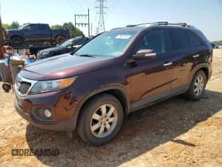 ✅ 2012 Kia Sorento LX • VIN: 5XYKT4A23CG275741 • Lot: 71827125. Wystawiony na Copart z przebiegiem 68 959 mil. Bezpłatny archiwum sprzedaży aukcyjnych z USA i szczegółowy raport historii pojazdu na DreamBid. Zdjęcie 1.