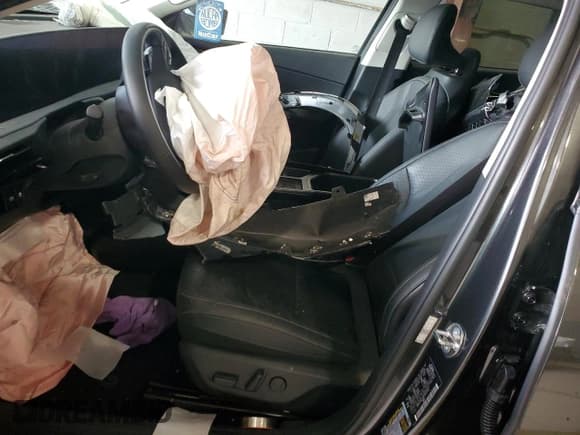 ✅ 2023 Kia EV6 Wind • VIN: KNDC34LA2P5157297 • Lot: 50379834. Wystawiony na Copart z przebiegiem Nie podano. Bezpłatny archiwum sprzedaży aukcyjnych z USA i szczegółowy raport historii pojazdu na DreamBid. Zdjęcie 7.