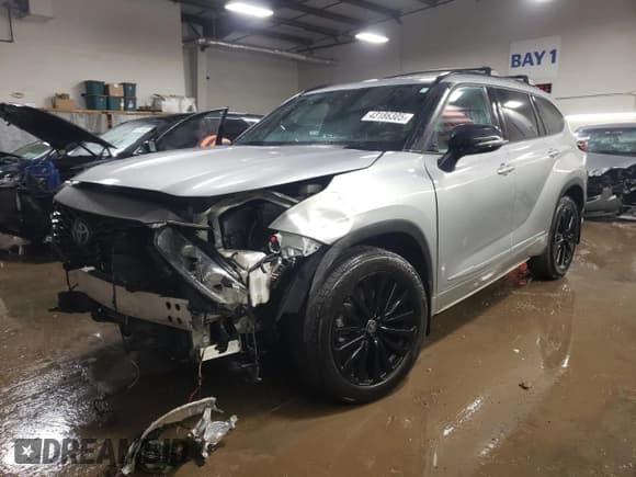 ✅ 2023 Toyota Highlander XLE • VIN: 5TDKDRBHXPS510559 • Лот: 43186305. Опубликован ранее на Copart с пробегом 39 880 миль. Бесплатный доступ к архиву аукционных продаж из США и подробный отчёт об истории автомобиля на DreamBid. Изображение 1.
