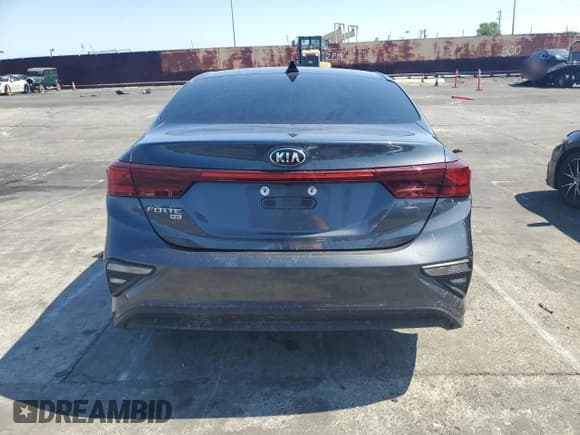 ✅ 2021 Kia Forte FE • VIN: 3KPF24AD8ME403976 • Lot: 61057655. Wystawiony na Copart z przebiegiem 106 515 mil. Bezpłatny archiwum sprzedaży aukcyjnych z USA i szczegółowy raport historii pojazdu na DreamBid. Zdjęcie 6.