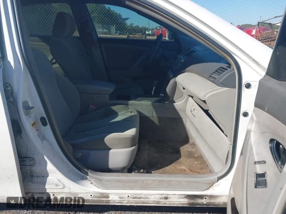 ✅ 2008 Toyota Camry • VIN: 4T1BE46K08U770869 • Лот: 43601938. Опубликован ранее на IAAI с пробегом 257 189 миль. Бесплатный доступ к архиву аукционных продаж из США и подробный отчёт об истории автомобиля на DreamBid. Изображение 5.