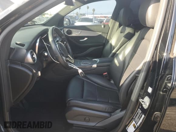 ✅ 2021 Mercedes-Benz GLC 300 • VIN: W1N0G8EB1MV275477 • Lot: 90016305. Listed on Copart with 32,354 mi. Free auction sales archive from the USA and detailed vehicle history report at DreamBid. Image 7.