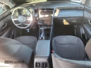 ✅ 2024 Hyundai Tucson SEL • VIN: 5NMJB3DE3RH415171 • Lot: 82661405. Wystawiony na Copart z przebiegiem 28 920 mil. Bezpłatny archiwum sprzedaży aukcyjnych z USA i szczegółowy raport historii pojazdu na DreamBid. Zdjęcie 8.