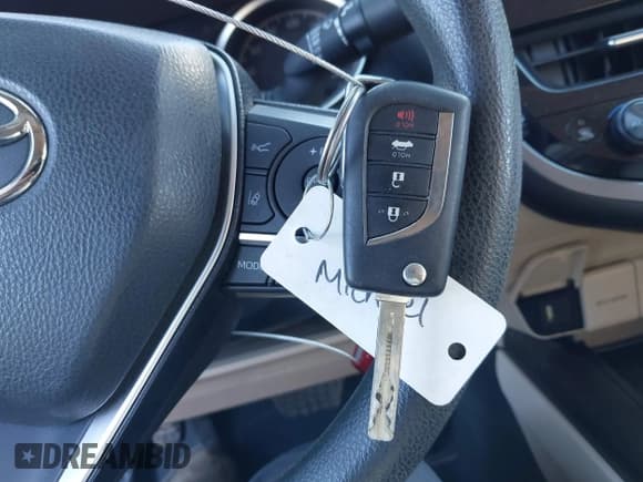 ✅ 2022 Toyota Camry LE • VIN: 4T1C11AK5NU051070 • Lot: 43518686. Wystawiony na IAAI z przebiegiem 33 984 mil. Bezpłatny archiwum sprzedaży aukcyjnych z USA i szczegółowy raport historii pojazdu na DreamBid. Zdjęcie 11.