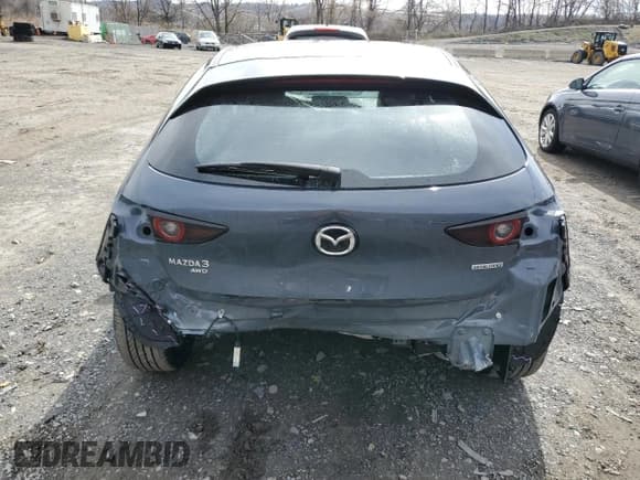 ✅ 2025 Mazda 3 S Carbon Edition • VIN: JM1BPBLMXS1754731 • Лот: 52885525. Опубликован ранее на Copart с пробегом 4 100 миль. Бесплатный доступ к архиву аукционных продаж из США и подробный отчёт об истории автомобиля на DreamBid. Изображение 6.