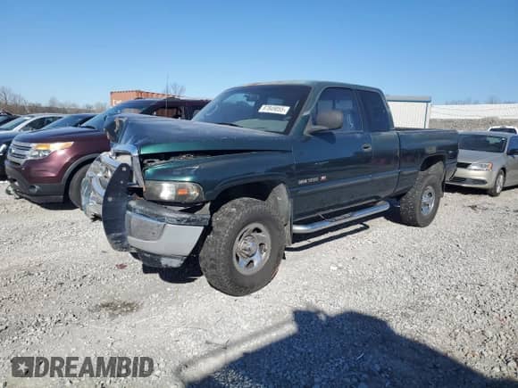 1998 Dodge 1500 с VIN 3B7HF12Y8WM223256, выставлен на аукционе Copart как лот 87849055 с пробегом 261 436 миль миль и Списание • Salvage title. История ставок и продаж доступна на DreamBid. Изображение 1.