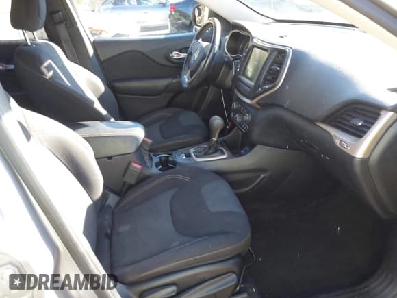 ✅ 2016 Jeep Cherokee Latitude • VIN: 1C4PJLCB2GW376832 • Lot: 43470329. Wystawiony na IAAI z przebiegiem 154 748 mil. Bezpłatny archiwum sprzedaży aukcyjnych z USA i szczegółowy raport historii pojazdu na DreamBid. Zdjęcie 5.