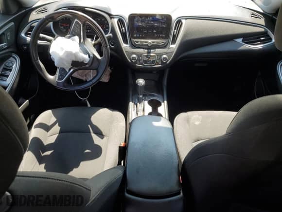 2020 Chevrolet Malibu RS z VIN 1G1ZG5ST8LF149774, wystawiony jako Copart lot #71978135 z przebiegiem 67 077 mil mil oraz Szkoda całkowita • Salvage title. Historia ofert i sprzedaży dostępna na DreamBid. Obrazek 8.