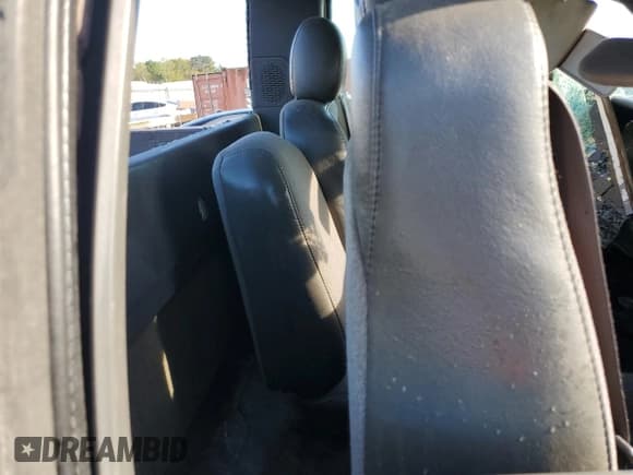 ✅ 2004 Chevrolet Silverado 2500HD Work Truck • VIN: 1GCHC24U14E100457 • Лот: 85737715. Опубликован ранее на Copart с пробегом Не указан. Бесплатный доступ к архиву аукционных продаж из США и подробный отчёт об истории автомобиля на DreamBid. Изображение 10.