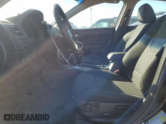 ✅ 2010 Ford Fusion SE • VIN: 3FAHP0HA8AR245535 • Lot: 93026035. Wystawiony na Copart z przebiegiem 187 250 mil. Bezpłatny archiwum sprzedaży aukcyjnych z USA i szczegółowy raport historii pojazdu na DreamBid. Zdjęcie 7.