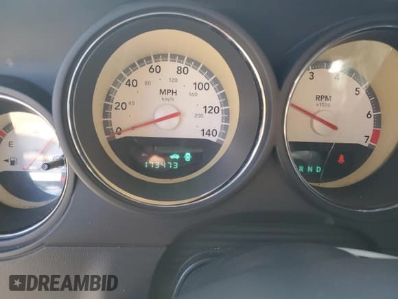 ✅ 2010 Dodge Challenger SE • VIN: 2B3CJ4DV5AH120303 • Lot: 88546555. Wystawiony na Copart z przebiegiem 173 473 mil. Bezpłatny archiwum sprzedaży aukcyjnych z USA i szczegółowy raport historii pojazdu na DreamBid. Zdjęcie 9.