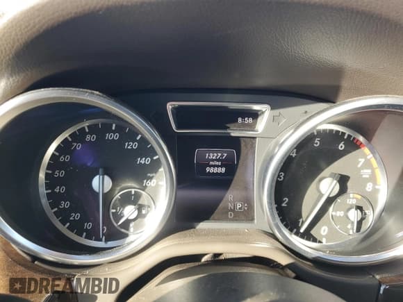 ✅ 2015 Mercedes-Benz M 350 • VIN: 4JGDA5HB9FA501081 • Lot: 93188615. Wystawiony na Copart z przebiegiem 98 888 mil. Bezpłatny archiwum sprzedaży aukcyjnych z USA i szczegółowy raport historii pojazdu na DreamBid. Zdjęcie 9.