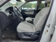 ✅ 2022 Volkswagen Tiguan S • VIN: 3VV0B7AX2NM123058 • Lot: 69807555. Wystawiony na Copart z przebiegiem 40 931 mil. Bezpłatny archiwum sprzedaży aukcyjnych z USA i szczegółowy raport historii pojazdu na DreamBid. Zdjęcie 7.