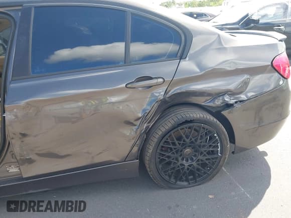 ✅ 2015 BMW 3 Series 320i • VIN: WBA3B1G55FNT03833 • Лот: 43379432. Опубликован ранее на IAAI с пробегом 171 664 миль. Бесплатный доступ к архиву аукционных продаж из США и подробный отчёт об истории автомобиля на DreamBid. Изображение 6.