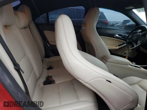 ✅ 2014 Mercedes-Benz CLA 250 • VIN: WDDSJ4EB6EN047203 • Lot: 71894914. Wystawiony na Copart z przebiegiem 159 316 mil. Bezpłatny archiwum sprzedaży aukcyjnych z USA i szczegółowy raport historii pojazdu na DreamBid. Zdjęcie 10.