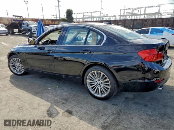 ✅ 2013 BMW 3 Series 328i • VIN: WBA3A5C50DF351523 • Lot: 94967515. Wystawiony na Copart z przebiegiem 55 875 mil. Bezpłatny archiwum sprzedaży aukcyjnych z USA i szczegółowy raport historii pojazdu na DreamBid. Zdjęcie 2.
