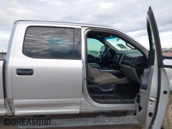 ✅ 2019 Ford F-250 XL • VIN: 1FT7W2BT9KED09942 • Lot: 43417968. Listed on IAAI with 358,794 mi. Free auction sales archive from the USA and detailed vehicle history report at DreamBid. Image 5.