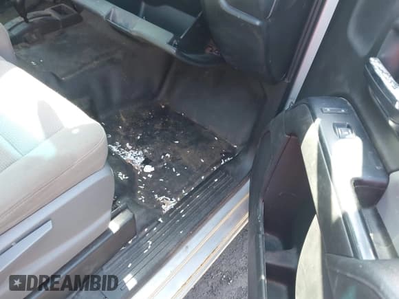 ✅ 2017 Chevrolet Silverado 2500HD Work Truck • VIN: 1GC2KUEG0HZ245663 • Lot: 41768414. Wystawiony na IAAI z przebiegiem 116 896 mil. Bezpłatny archiwum sprzedaży aukcyjnych z USA i szczegółowy raport historii pojazdu na DreamBid. Zdjęcie 5.