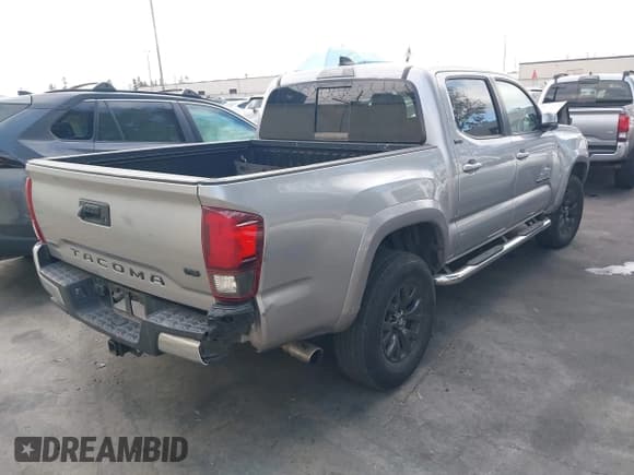 ✅ 2020 Toyota Tacoma SR5 • VIN: 5TFAZ5CN8LX094154 • Lot: 43331639. Listed on IAAI with 67,089 mi. Free auction sales archive from the USA and detailed vehicle history report at DreamBid. Image 4.