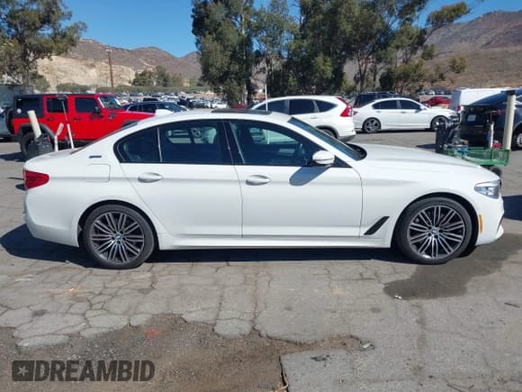 ✅ 2019 BMW 5 Series 530e • VIN: WBAJA9C58KB254119 • Lot: 43452542. Listed on IAAI with 107,899 mi. Free auction sales archive from the USA and detailed vehicle history report at DreamBid. Image 13.