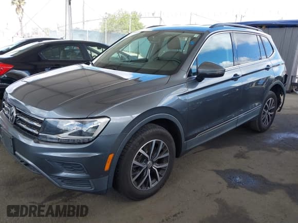 ✅ 2018 Volkswagen Tiguan SEL • VIN: 3VV3B7AX5JM190020 • Лот: 42260228. Опубликован ранее на IAAI с пробегом 83 142 миль. Бесплатный доступ к архиву аукционных продаж из США и подробный отчёт об истории автомобиля на DreamBid. Изображение 18.