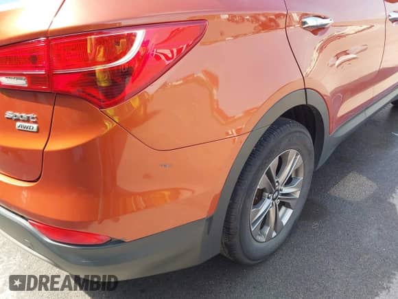 2015 Hyundai Santa Fe with VIN 5XYZTDLB0FG255995, listed as a IAAI auction lot 43021584 with 153,333 mi miles and . Bid and sale history available at DreamBid. Image 6.