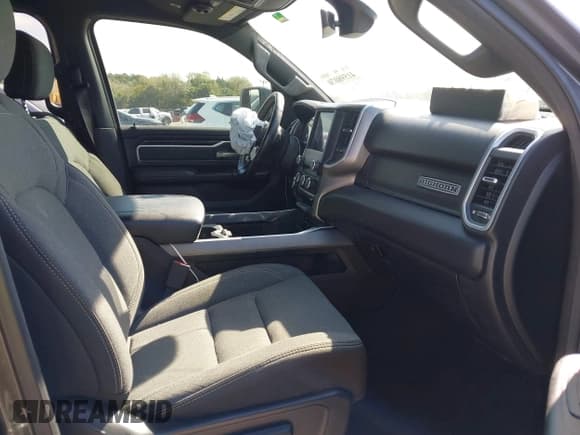 ✅ 2019 Ram 1500 Big Horn • VIN: 1C6RREBT7KN905172 • Lot: 41598070. Wystawiony na IAAI z przebiegiem 73 093 mil. Bezpłatny archiwum sprzedaży aukcyjnych z USA i szczegółowy raport historii pojazdu na DreamBid. Zdjęcie 5.