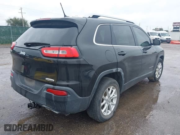✅ 2015 Jeep Cherokee Latitude • VIN: 1C4PJMCS3FW521896 • Лот: 43427769. Опубликован ранее на IAAI с пробегом 181 500 миль. Бесплатный доступ к архиву аукционных продаж из США и подробный отчёт об истории автомобиля на DreamBid. Изображение 4.