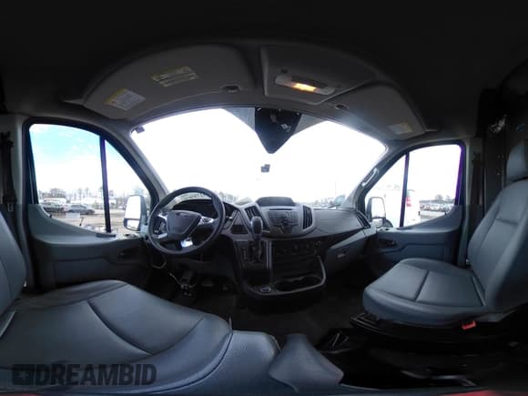 ✅ 2019 Ford Transit • VIN: 1FTYE1CM9KKA48967 • Lot: 41737039. Wystawiony na IAAI z przebiegiem 153 445 mil. Bezpłatny archiwum sprzedaży aukcyjnych z USA i szczegółowy raport historii pojazdu na DreamBid. Zdjęcie 18.