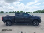 ✅ 2025 Chevrolet Silverado 1500 • VIN: 3GCUKHE84SG100755 • Lot: 43099713. Wystawiony na IAAI z przebiegiem 6 293 mil. Bezpłatny archiwum sprzedaży aukcyjnych z USA i szczegółowy raport historii pojazdu na DreamBid. Zdjęcie 13.