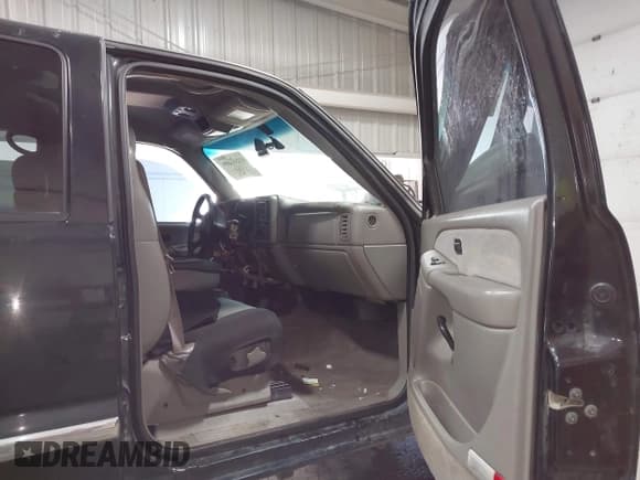 ✅ 2002 GMC Sierra 2500HD SLE • VIN: 1GTHK23152F167693 • Lot: 43241499. Listed on IAAI with Not provided. Free auction sales archive from the USA and detailed vehicle history report at DreamBid. Image 5.