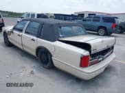 ✅ 1997 Lincoln Town Car Cartier • VIN: 1LNLM83W8VY627663 • Лот: 42392454. Опубликован ранее на IAAI с пробегом 209 440 миль. Бесплатный доступ к архиву аукционных продаж из США и подробный отчёт об истории автомобиля на DreamBid. Изображение 3.