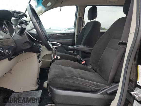 ✅ 2016 Dodge Grand Caravan SE • VIN: 2C4RDGBG1GR204370 • Lot: 82245345. Wystawiony na Copart z przebiegiem 94 297 mil. Bezpłatny archiwum sprzedaży aukcyjnych z USA i szczegółowy raport historii pojazdu na DreamBid. Zdjęcie 7.