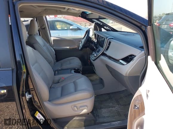 ✅ 2017 Toyota Sienna XLE • VIN: 5TDYZ3DC3HS771446 • Lot: 43309826. Listed on IAAI with 102,712 mi. Free auction sales archive from the USA and detailed vehicle history report at DreamBid. Image 5.