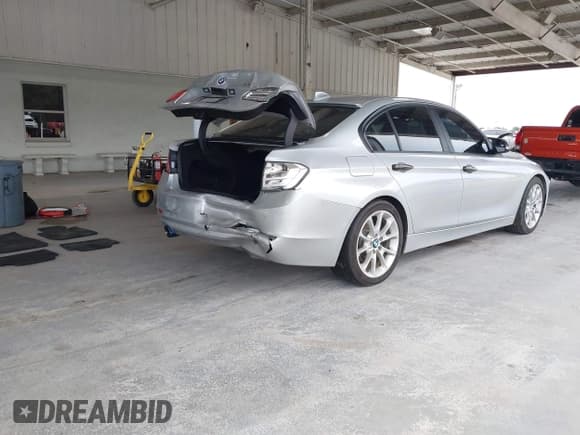 ✅ 2014 BMW 3 Series 320i • VIN: WBA3B1C53EK133557 • Lot: 43502867. Listed on IAAI with 172,220 mi. Free auction sales archive from the USA and detailed vehicle history report at DreamBid. Image 4.
