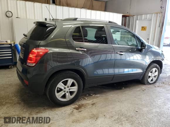 2020 Chevrolet Trax LT z VIN 3GNCJPSB8LL150213, wystawiony jako Copart lot #84242205 z przebiegiem 88 195 mil mil oraz Szkoda całkowita • Salvage title. Historia ofert i sprzedaży dostępna na DreamBid. Obrazek 3.