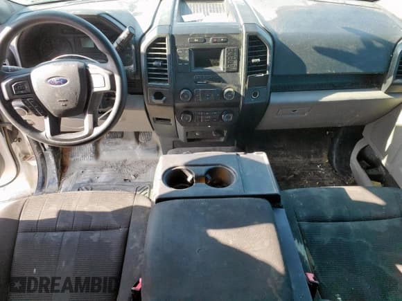 ✅ 2019 Ford F-150 XL • VIN: 1FTMF1C54KKD38506 • Lot: 68095125. Wystawiony na Copart z przebiegiem Nie podano. Bezpłatny archiwum sprzedaży aukcyjnych z USA i szczegółowy raport historii pojazdu na DreamBid. Zdjęcie 8.