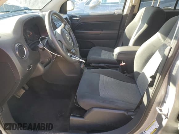 ✅ 2016 Jeep Compass Sport • VIN: 1C4NJDBB4GD646511 • Lot: 93096655. Wystawiony na Copart z przebiegiem 138 126 mil. Bezpłatny archiwum sprzedaży aukcyjnych z USA i szczegółowy raport historii pojazdu na DreamBid. Zdjęcie 7.