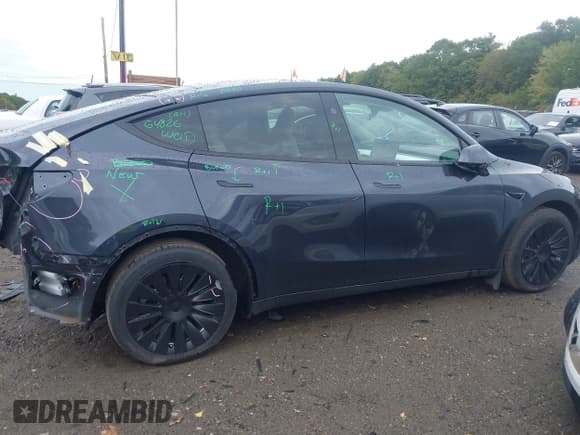 ✅ 2024 Tesla Model Y Long Range • VIN: 7SAYGAEE7RF076826 • Лот: 43331013. Опубликован ранее на IAAI с пробегом 29 316 миль. Бесплатный доступ к архиву аукционных продаж из США и подробный отчёт об истории автомобиля на DreamBid. Изображение 13.