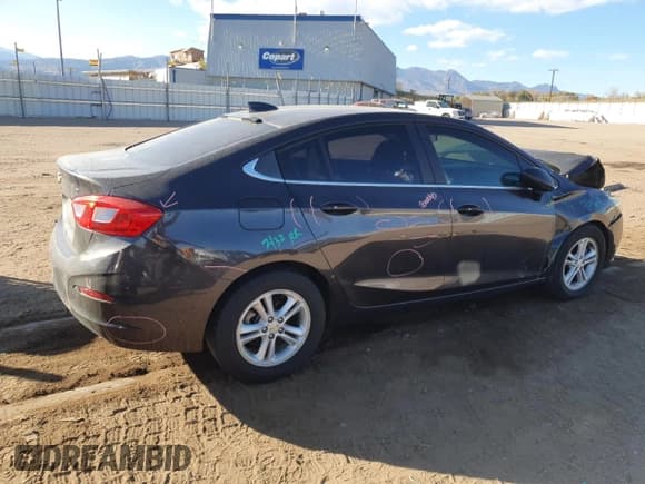✅ 2017 Chevrolet Cruze LT • VIN: 1G1BE5SMXH7162107 • Lot: 82661975. Wystawiony na Copart z przebiegiem 113 441 mil. Bezpłatny archiwum sprzedaży aukcyjnych z USA i szczegółowy raport historii pojazdu na DreamBid. Zdjęcie 3.